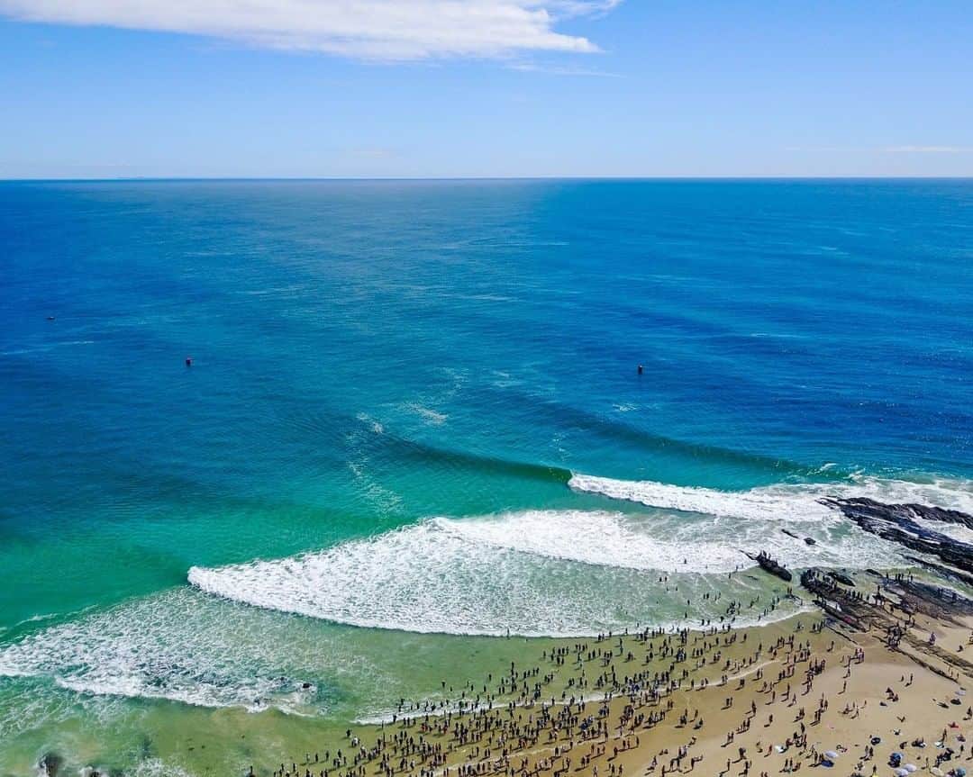 クイックシルバーさんのインスタグラム写真 - (クイックシルバーInstagram)「Wanna watch the world’s best surfers pull in, punt and carve their way through one of the world’s best waves? Good news: The #QuikPro Gold Coast starts in two weeks. ⁣ ⁣ Who’s your pick to win? 📷 @brentbielmann」3月20日 2時00分 - quiksilver