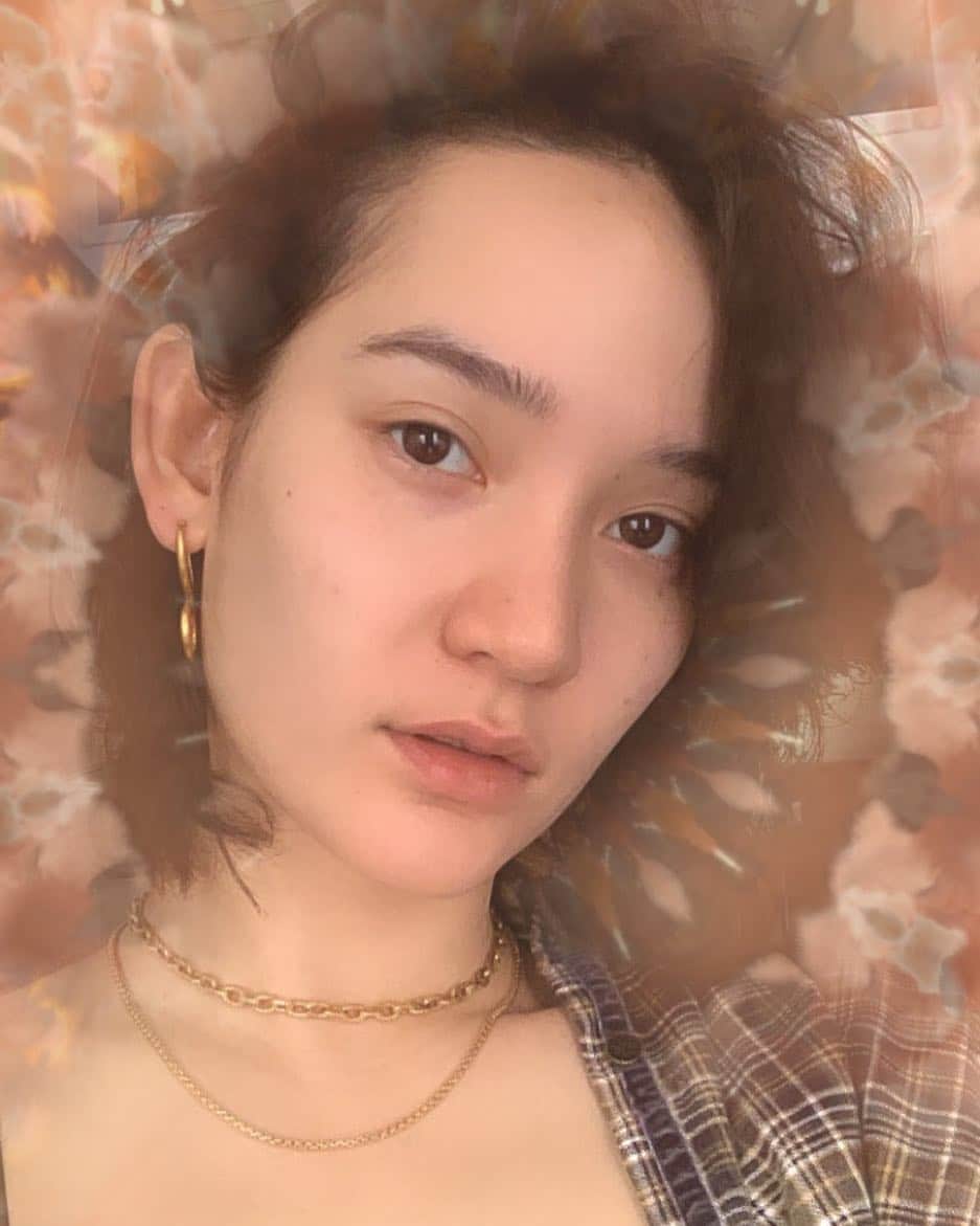 のインスタグラム：「No make up 👶🏻 Feeling Dior’s insta filter❤️」