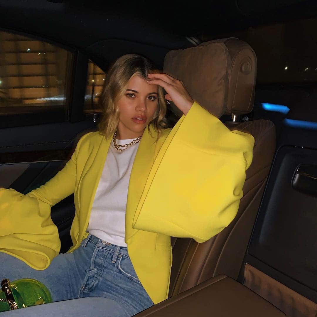 ソフィア・リッチーのインスタグラム：「Right back💛」