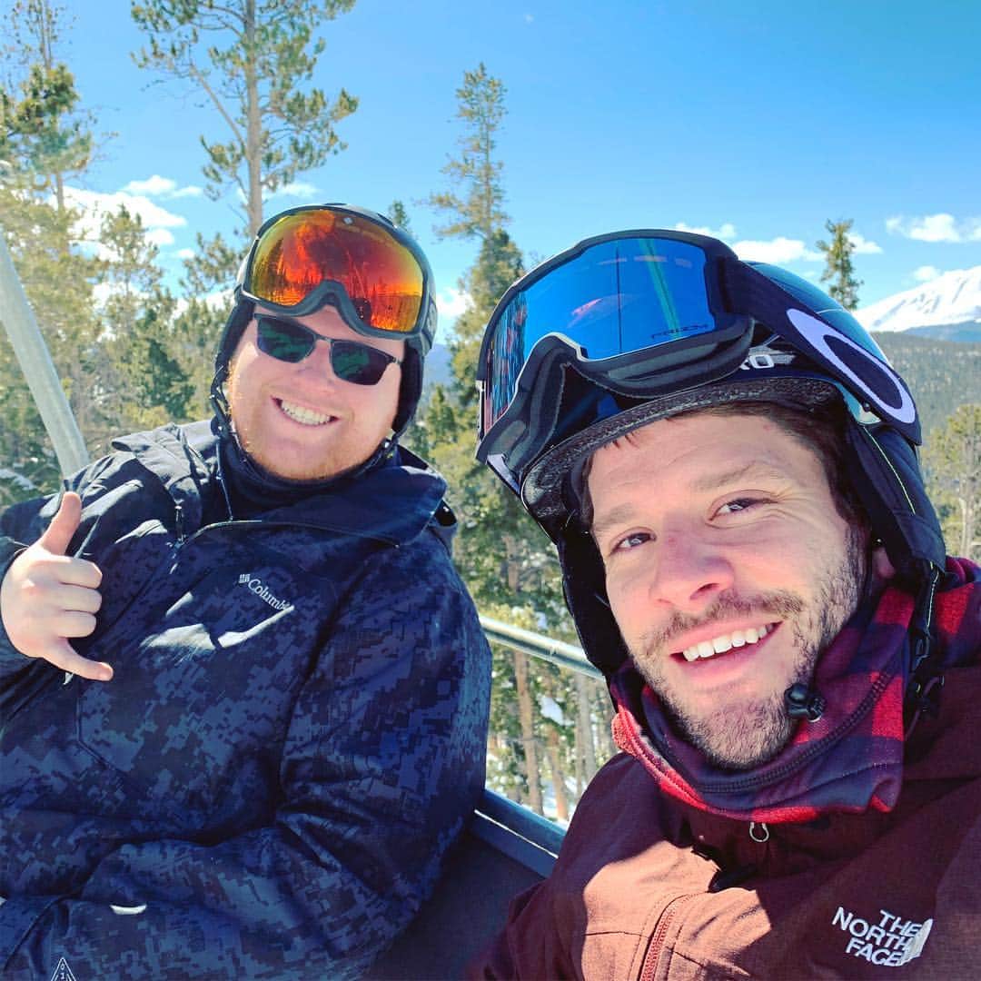 ヴォーン・チピアーのインスタグラム：「Hitting the slopes of #keystone」