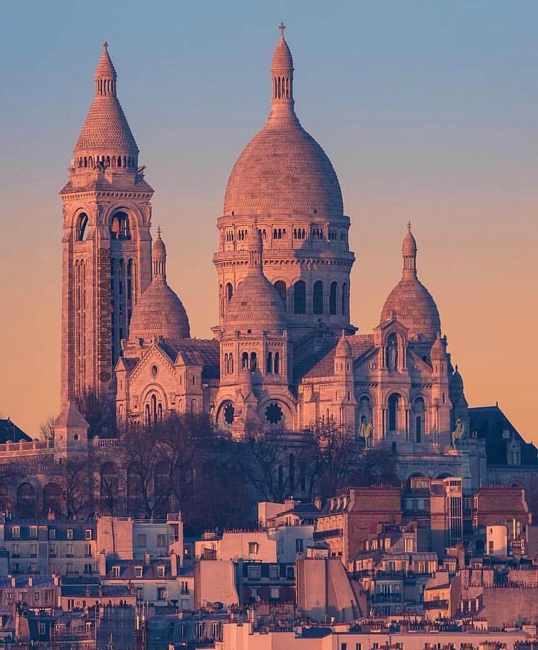 パリ・サンジェルマンFCさんのインスタグラム写真 - (パリ・サンジェルマンFCInstagram)「🌇 Parisian Sunset 🌇 Coucher de soleil parisien . Share your Paris city pictures with the hashtag #MyBeautifulParis 📸 🔴🔵 Partagez vos photos de la ville de #Paris avec le hashtag #MyBeautifulParis 📸 🔴🔵 . #ParisSaintGermain #PSG #Football #Paris #AllezParis #ICICESTPARIS」3月20日 2時28分 - psg