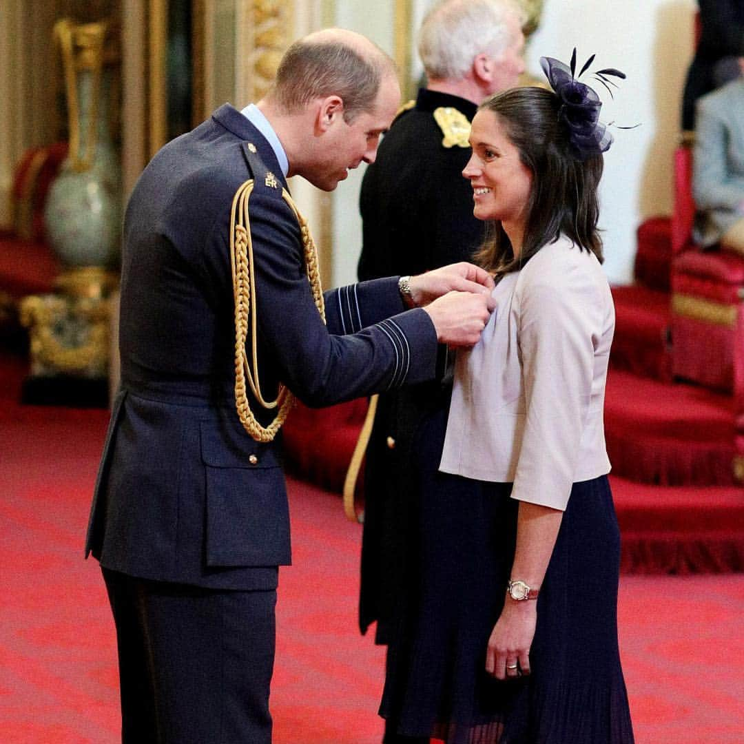 ロイヤル・ファミリーさんのインスタグラム写真 - (ロイヤル・ファミリーInstagram)「Today the Duke of Cambridge presided over an investiture at Buckingham Palace.  Congratulations to all the recipients of medals who attended the ceremony today. Chief Inspector Dale Sexton (1) received the Queen’s Police Medal for bravery following the Manchester Attack in 2017. Mark Prince (2), founder of the The Kiyan Prince Foundation for services to tackling knife and gang crime in London. In sports-related achievements Joanna Bostock and Tamsin Parlour (3) who both received an #MBE for services to gender equality in Sport. Helen Jenkins (4), Claire O’Hara and Peter Jacobs all received an #MBE for services to Triathlon, Canoeing and Fencing respectively. Saeed Atcha (5) also received an #MBE for services to young people and the community. Saeed founded a charity which helps young people in Greater Manchester. Andrew Allen (6) received an #MBE for services to veterans and their families in Northern Ireland by working in a support charity. 📷PA」3月20日 2時32分 - theroyalfamily