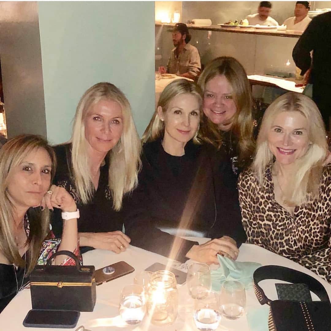 ケリー・ラザフォードさんのインスタグラム写真 - (ケリー・ラザフォードInstagram)「Dinner in LA with these super women @laurendlondon thank you for organizing! @aimeecarpenter17 @misssaraell @shebrandliz ♥️」3月20日 2時36分 - kellyrutherford