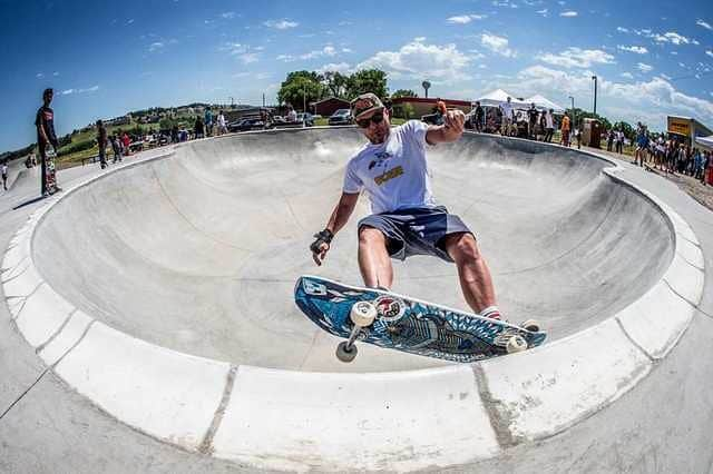 パール・ジャムさんのインスタグラム写真 - (パール・ジャムInstagram)「"Growing up in a small town, two things helped form my young identity: music and skateboarding. I want to give young people a place to call their own where they can get outside with their friends and ride." - #JeffAment #PearlJam 📷: @BryceKanights」3月20日 2時37分 - pearljam