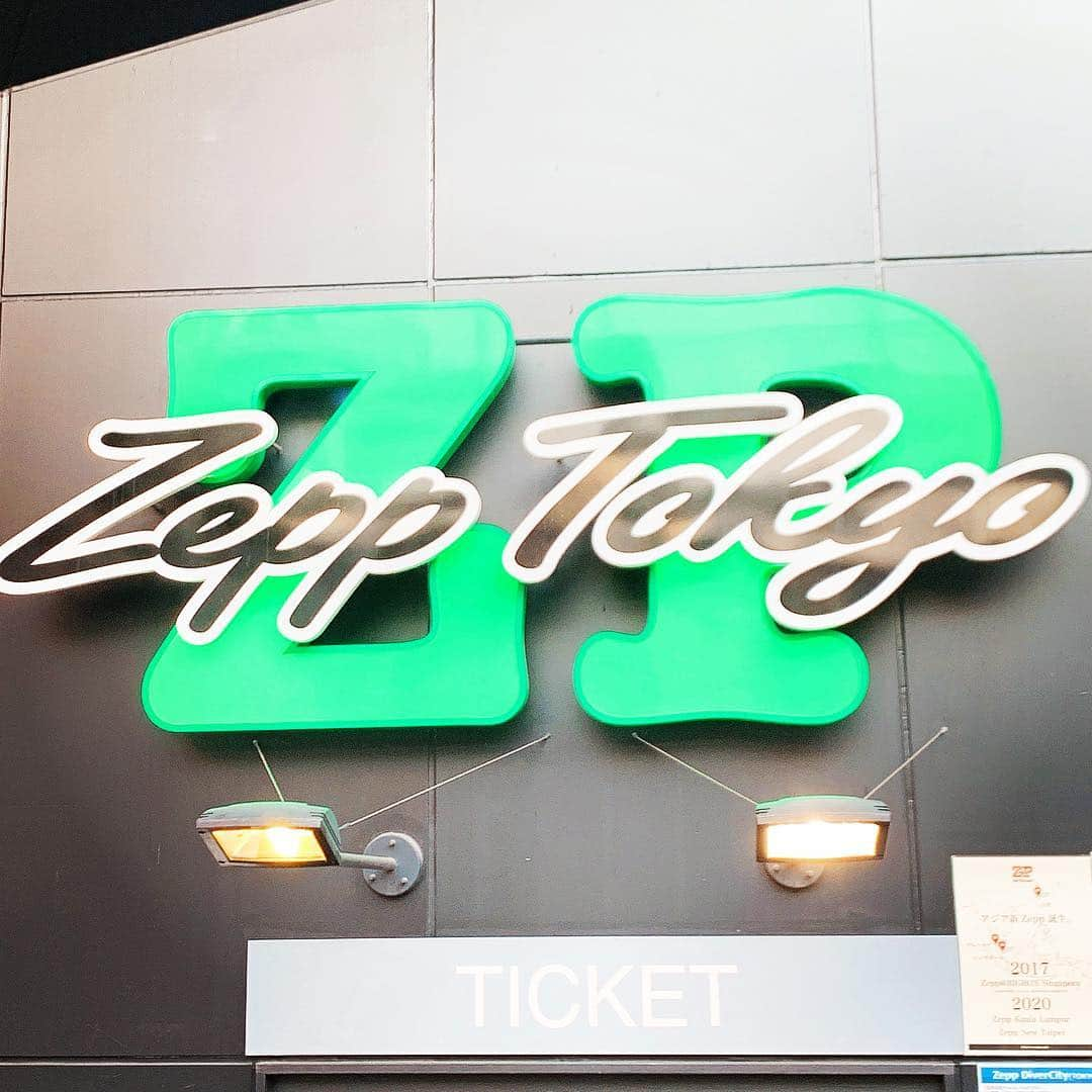 JULIANさんのインスタグラム写真 - (JULIANInstagram)「【Zepp Tokyo】 @zepp_tokyo  2019.03.12 「ミンナアリガトウ vol.14 〜来たぞZEPP」 に招待して頂いたので、横浜でのインフルエンサーとしての仕事後に弾丸で約1時間程かけてお台場の方へ🚝💨💨 友達の @taito_hashimoto がいるFIZZY POPのみんなは 俺がプロデュースしているファッション誌 『ANRULE』 @anrule_official にも出てくれてるから、 みんなのステージ久々見れて良かった☆ #zepptokyo #ミンアリ #ミンナアリガトウ #mcニシガキ #FIZZYPOP #橋本汰斗 #XOX #キスハグキス #バトシン #b2takes #MADKID #rush300 #buzz_er #ブザー #mensidol #ボーイズグループ #イケメン #メンズアイドル #ボーカルグループ #ライブ #イベント #ダンス #メンズファッション #メンズスタイル #メンズヘア #インスタグラマー #インフルエンサー」3月20日 2時42分 - julian_official_jp