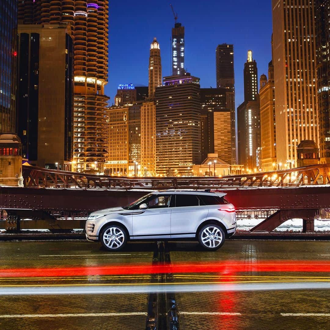 Land Roverさんのインスタグラム写真 - (Land RoverInstagram)「Perfect balance between effortless capability and on-road refinement makes the new #RangeRover #Evoque a joy to drive. Search 'Range Rover Evoque Test Drive' to book now.  #LiveForTheCity #CompactSUV #Design #Carsofinstagram #4x4 #Luxury #Instadesign #Elegance #SustainableStyle #SustainableLiving #SustainableLuxury #NightCity #NightCityLights」3月20日 2時50分 - landrover
