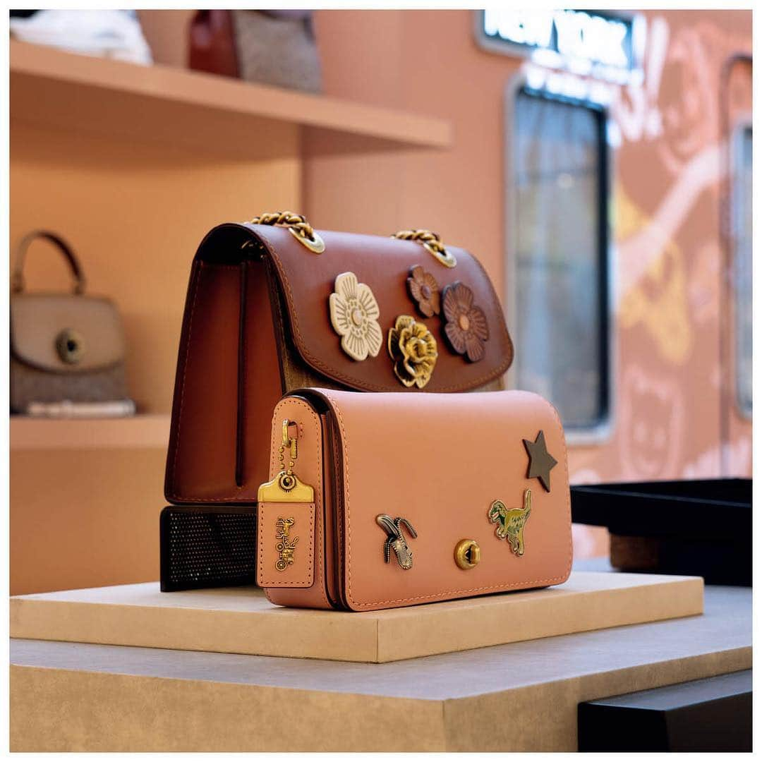 コーチさんのインスタグラム写真 - (コーチInstagram)「Because we believe Paris is always a good idea. Next Stop: Le Bon Marché. Visit our special pop-up through April 22. #CoachCreate #CoachNY」3月20日 2時54分 - coach