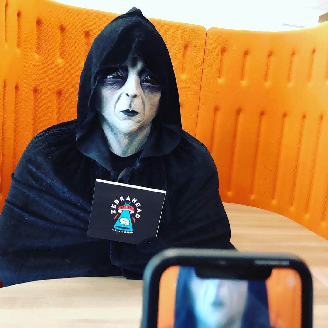 Zebraheadさんのインスタグラム写真 - (ZebraheadInstagram)「Have you heard our new record "Brain Invaders" yet? Some people are saying it's out of this world, mainly this guy. #Zebrahead #braininvaders #alien #roswell」3月20日 3時00分 - zebraheadofficial