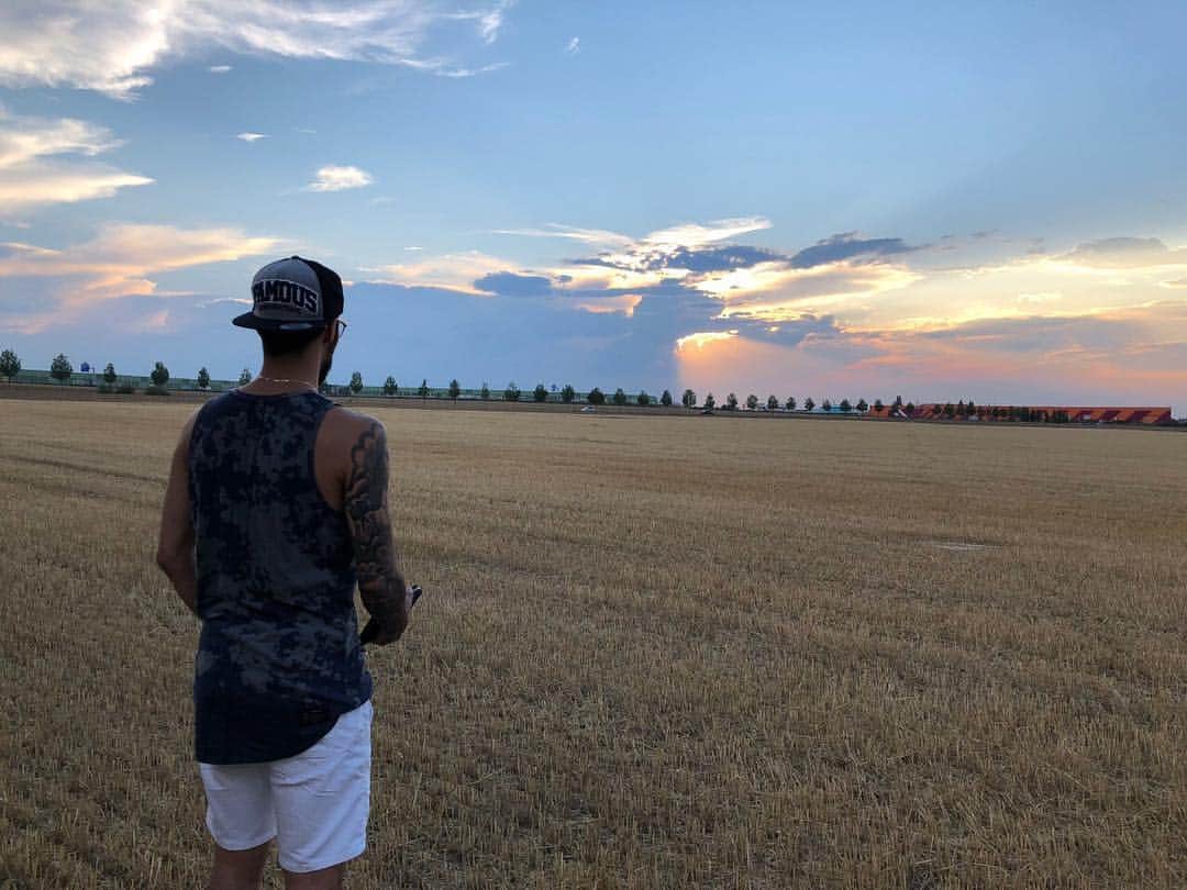 イヴァン・リギーニのインスタグラム：「Every time you make a mistake - realize that it’s making you stronger and opportunity to become better again!🔥 All the way up and always level up!!!😏 ▪▫▪▫▪▫ Не отчаивайтесь когда вы "ошибаетесь", чем больше мы ошибаемся, тем лучше и сильнее мы становимся. 🔥🌟Согласны?!) ▪▫▪▫▪ #gypsyking #gypsykingfamily #ivanrighini #IvanRighiniskater #skatergypsyking #skater #Figureskater #beautyblog」
