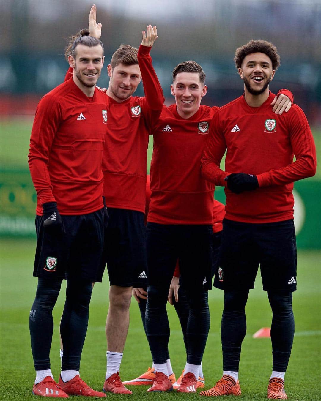 ベン・デイヴィスのインスタグラム：「Good session with the boys. All set for tomorrow. 🏴󠁧󠁢󠁷󠁬󠁳󠁿 @fawales #TogetherStronger」