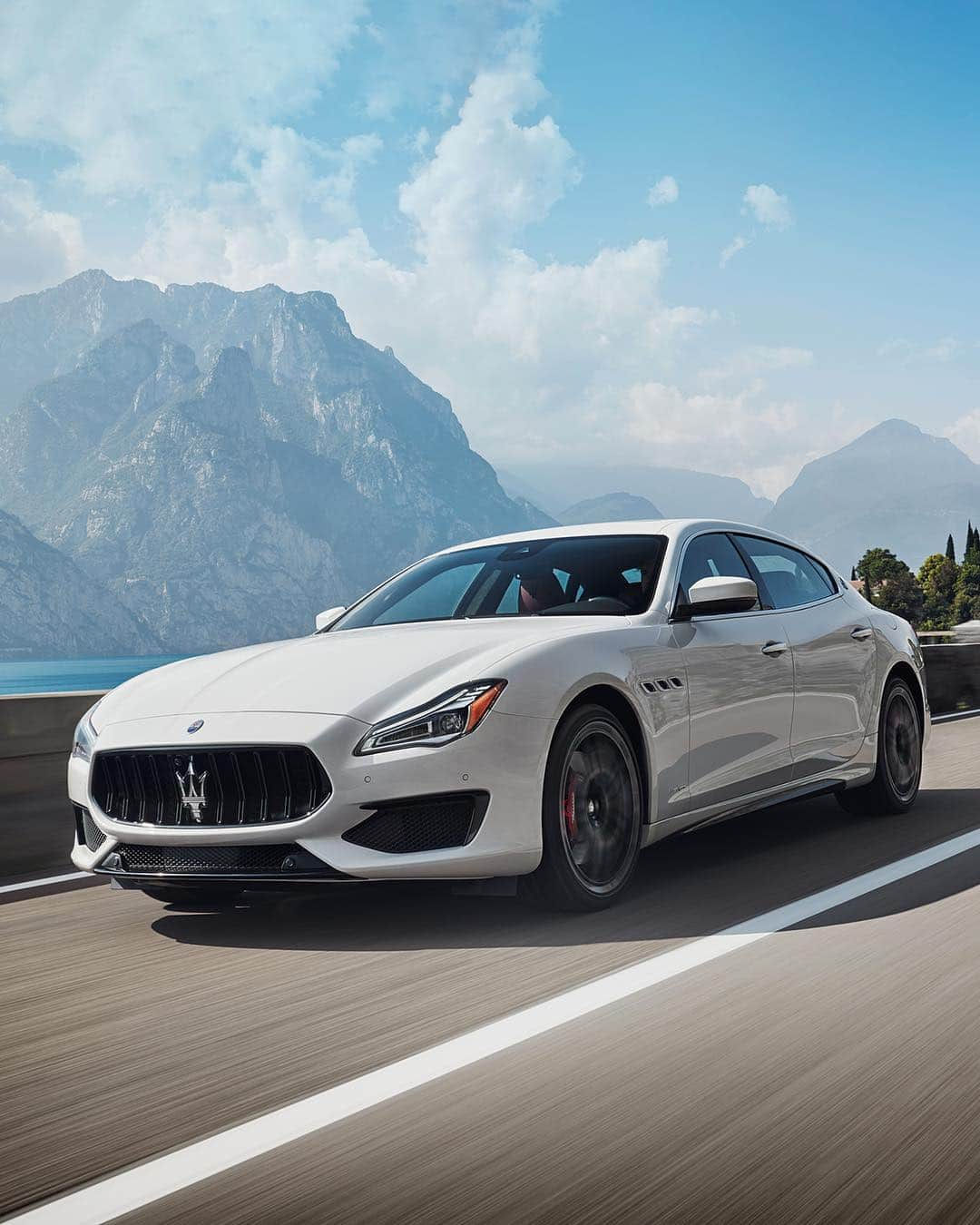 マセラティさんのインスタグラム写真 - (マセラティInstagram)「Designed for those who take the exciting route everyday.  #MaseratiQuattroporteGTS #Maserati」3月20日 3時18分 - maserati