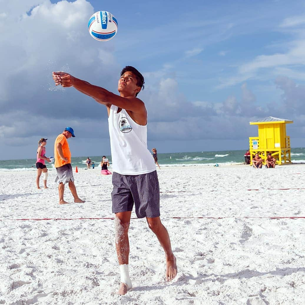 USA Volleyballさんのインスタグラム写真 - (USA VolleyballInstagram)「There are USA Beach National Qualifiers for junior players this weekend in Hermosa Beach, Calif., and Cedar Park, Texas, and next weekend in Santa Cruz, Calif. Give beach a try! Register at nationalbeachtour.com.」3月20日 3時11分 - usavolleyball