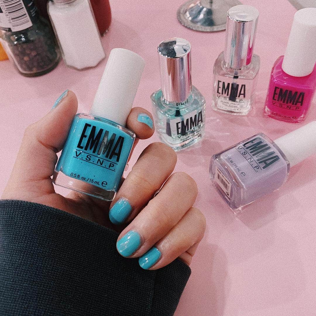 SHIZUKAさんのインスタグラム写真 - (SHIZUKAInstagram)「. I got great nail polishes! I love this color. Thank you @emmabeautyla 🖤 . ネイルはマイブームのカラー！いつも赤にしてることが多いけど、春は色んな色に挑戦したくなる💅 . #emmabeauty #emmalasvegas」3月20日 3時11分 - shizuka_bassplayer
