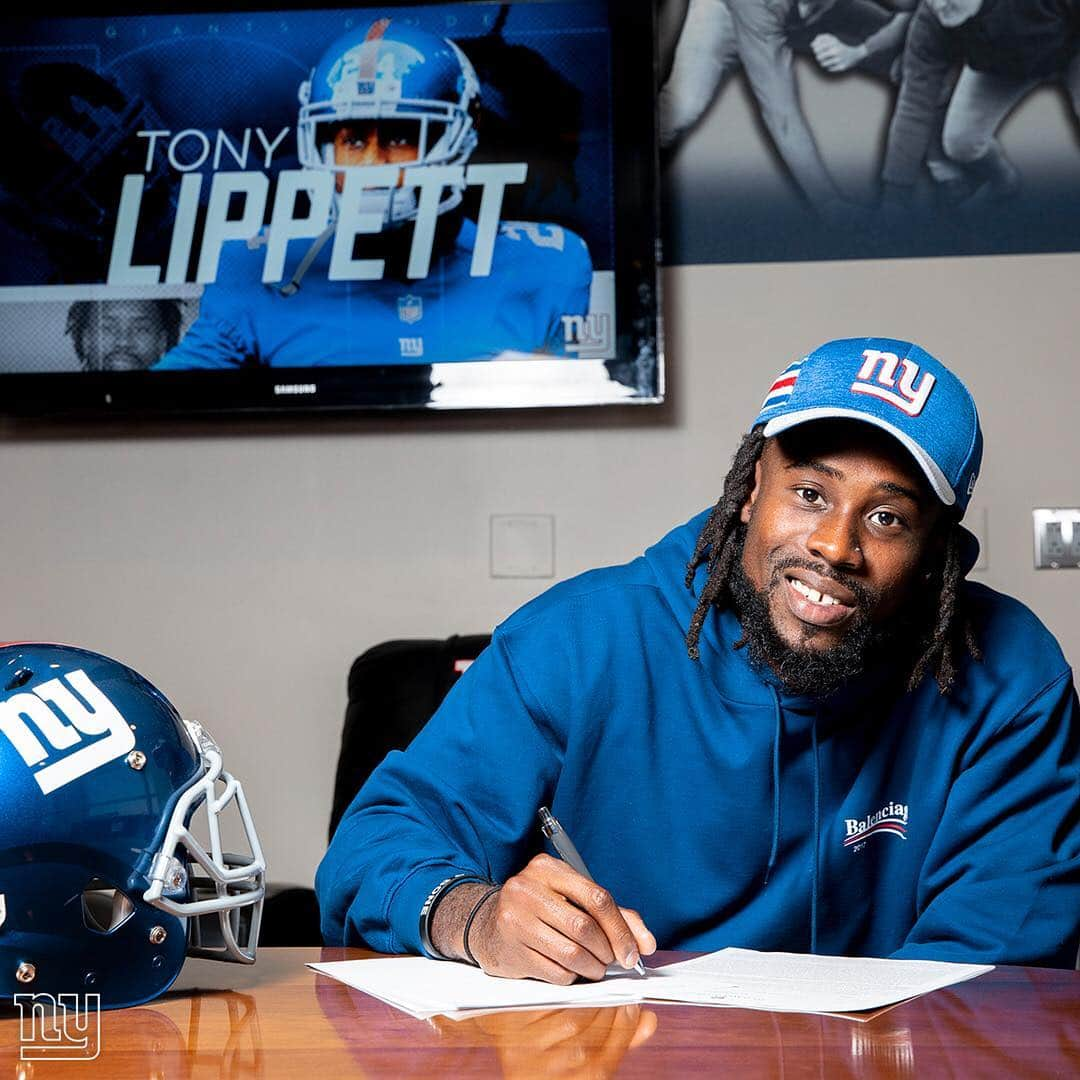 New York Giantsさんのインスタグラム写真 - (New York GiantsInstagram)「Zak DeOssie, Bennie Fowler and Tony Lippett are back in Big Blue! ✒️ #GiantsPride」3月20日 3時12分 - nygiants