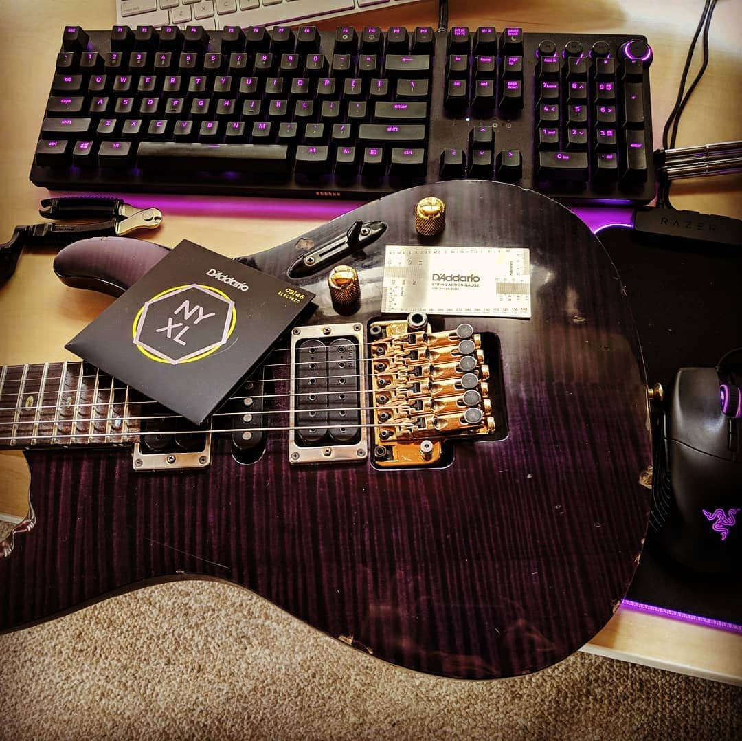 ハーマン・リさんのインスタグラム写真 - (ハーマン・リInstagram)「Restringing time. Entering intense recording mode for new @dragonforcehq album. Deadline getting close! Tomorrow, more livestream of the recording on my @twitch channel.  @daddarioandco @razer @officialibanezguitars #dragonforce #hermanli」3月20日 3時27分 - hermanli