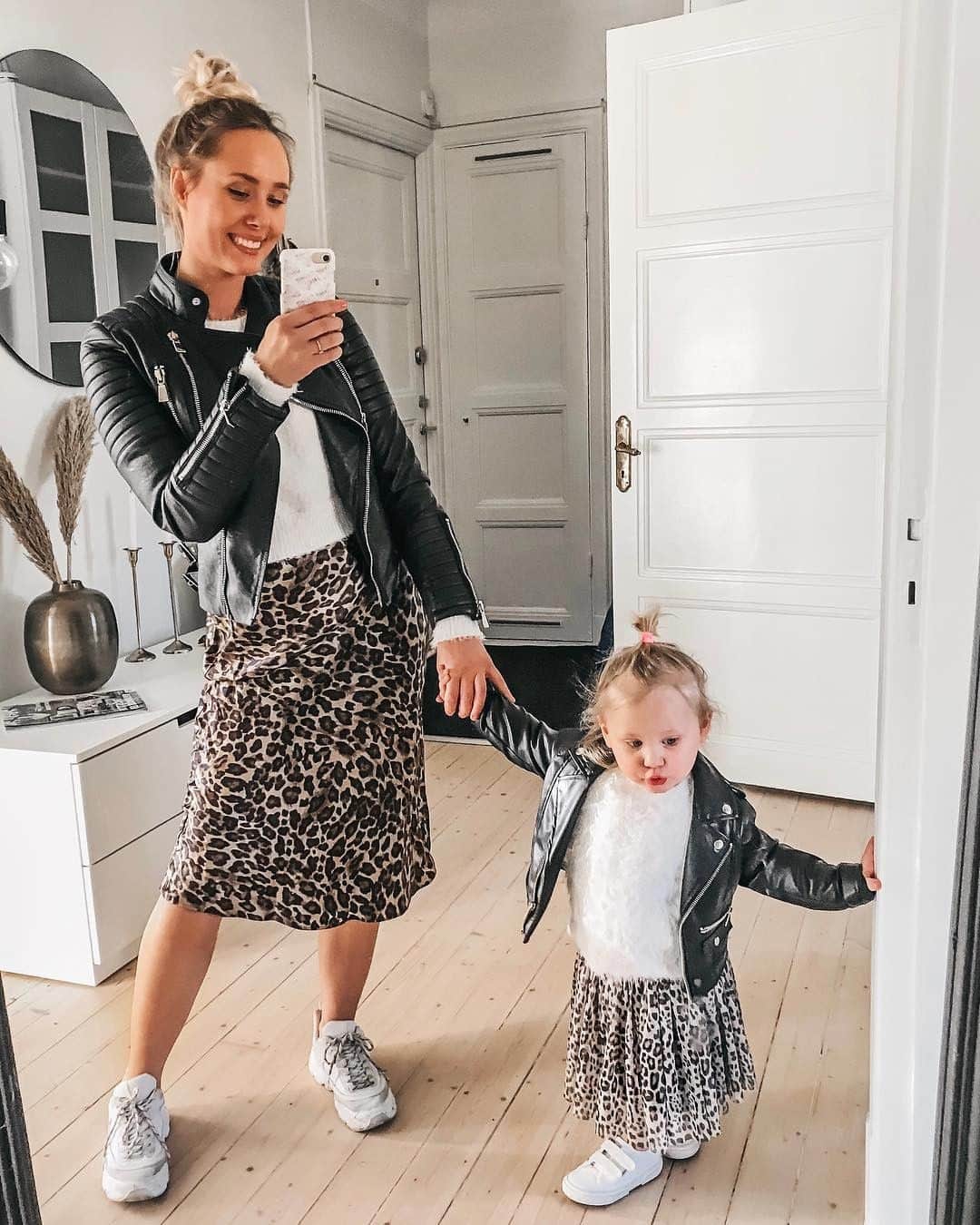 Angel™さんのインスタグラム写真 - (Angel™Instagram)「Matching with your baby❤️ credit @joannajohanssonx #americanstyle #ootd #outfit #style #shoppingonline」3月20日 3時20分 - americanstyle