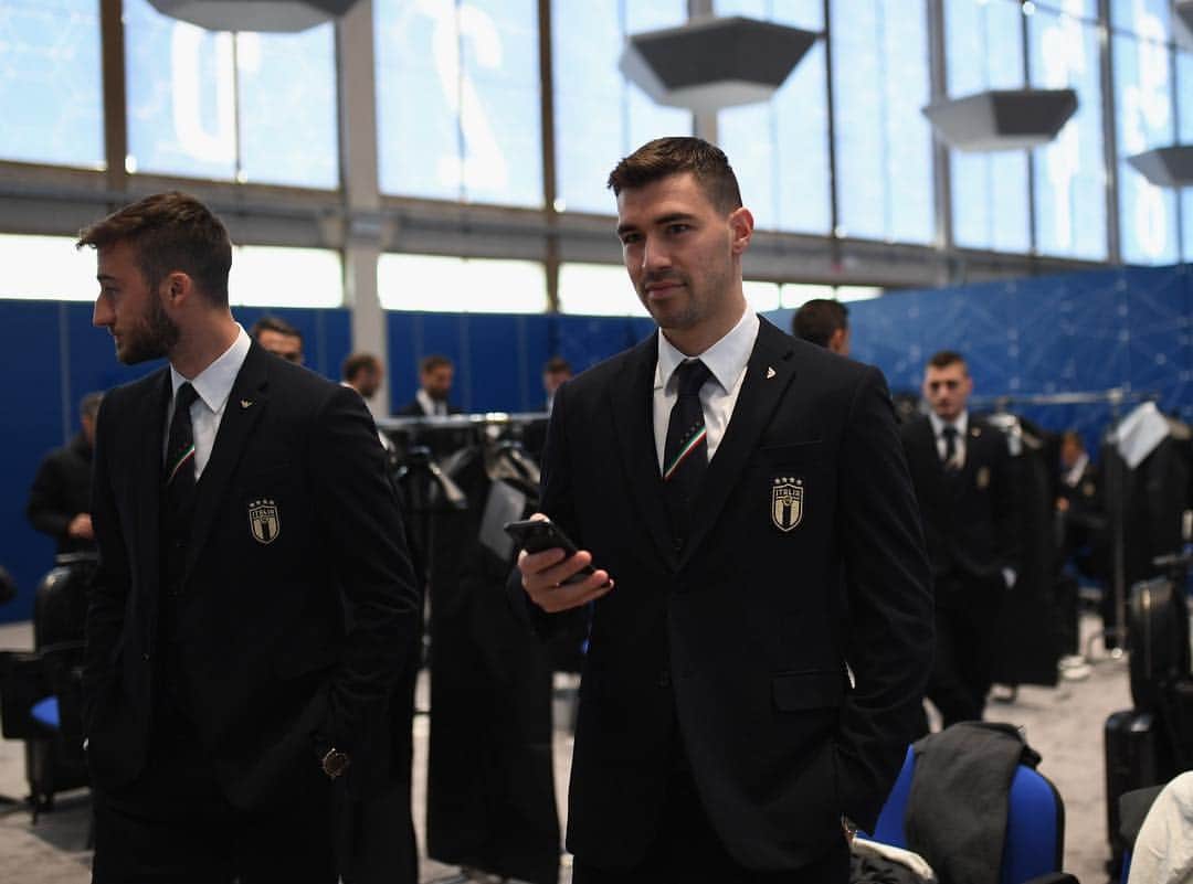 アレッシオ・ロマニョーリのインスタグラム：「#coverciano #nazionale #backstage #azzurri 🇮🇹 @azzurri」