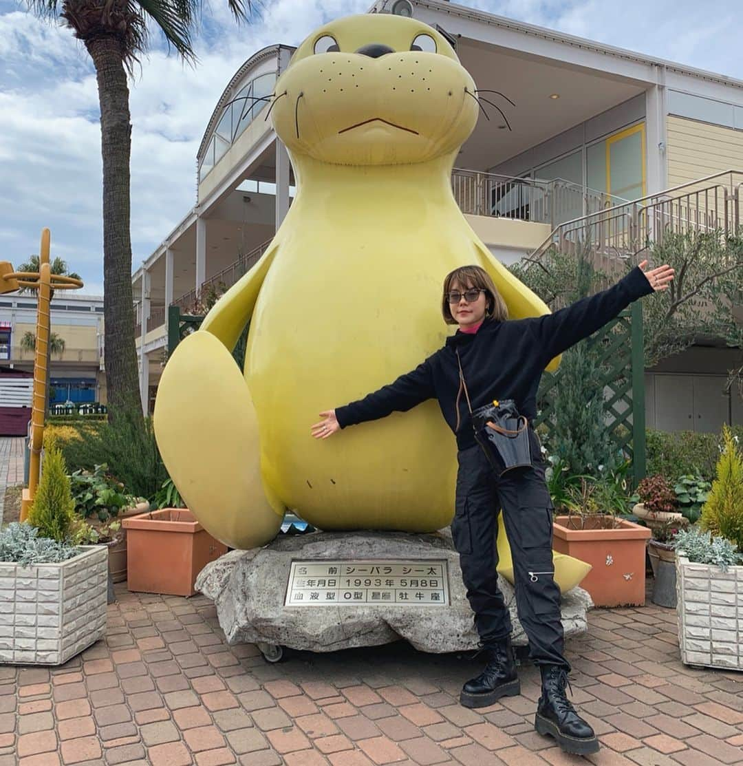 長澤メイさんのインスタグラム写真 - (長澤メイInstagram)「初めて八景島シーパラダイス🐬🐠 車だと1時間くらいで 行けちゃうのね！ さいくぅー！🔥 やっぱりカワウソが ナンバーワンだった🤦🏽‍♀️💓 #mei_outfit #八景島シーパラダイス」3月20日 14時27分 - xxmeixx1208