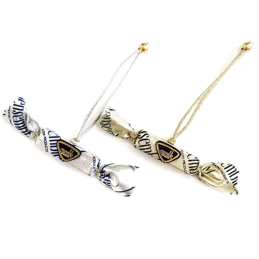 のインスタグラム：「DEADSTOCK MATERIAL／キャンディヘアゴム ￥3,600 COLOR：GOLD、SILVER ---------------- Handling stores OMOTESANDO／SHINJUKU ISETAN／ OFFICIAL ONLINE SHOP／  ZOZOTOWN #theatreproducts #シアタープロダクツ #omotesando #zozotown #shinjuku #isetan #deadstockmaterial」