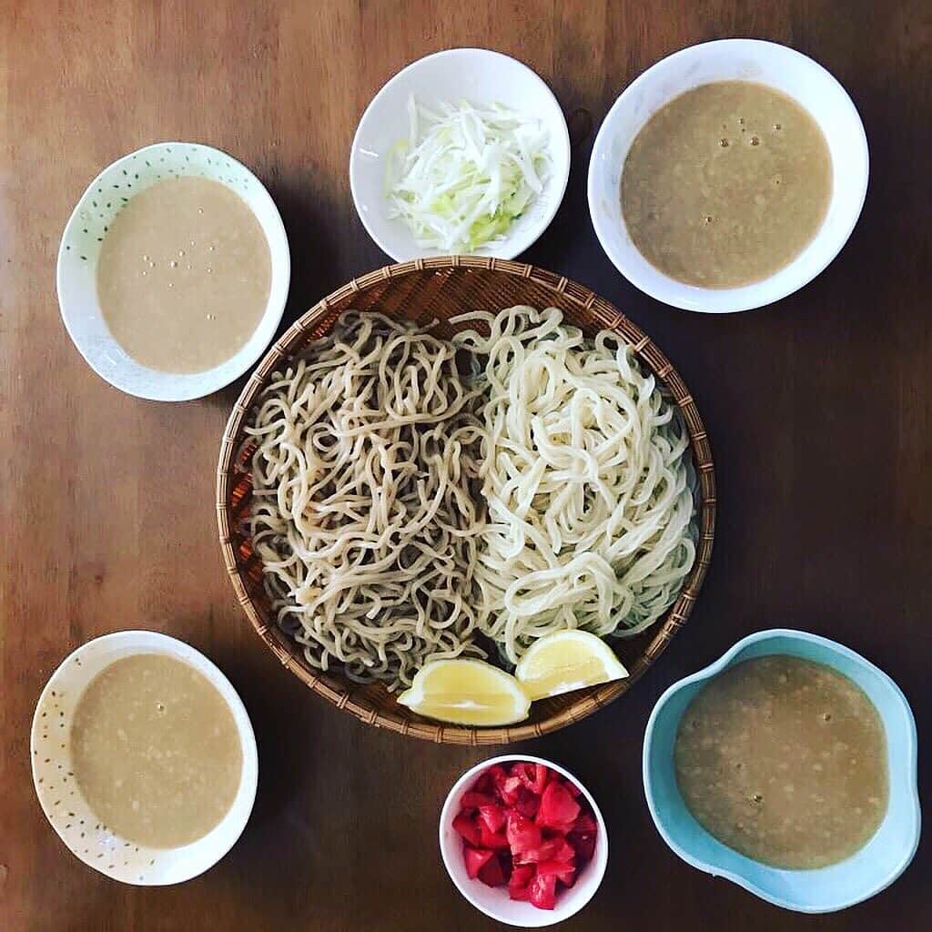 宮田麺児のインスタグラム：「宮田麺児 通販 入荷中！！！！ 注文はプロフィールから！  #宮田麺児#つけ麺#限定#プレゼント付き#通販#美味#入荷#お取り寄せ#グルメ#贈り物#てつじ#シャンプーハット#無くなり次第終了」