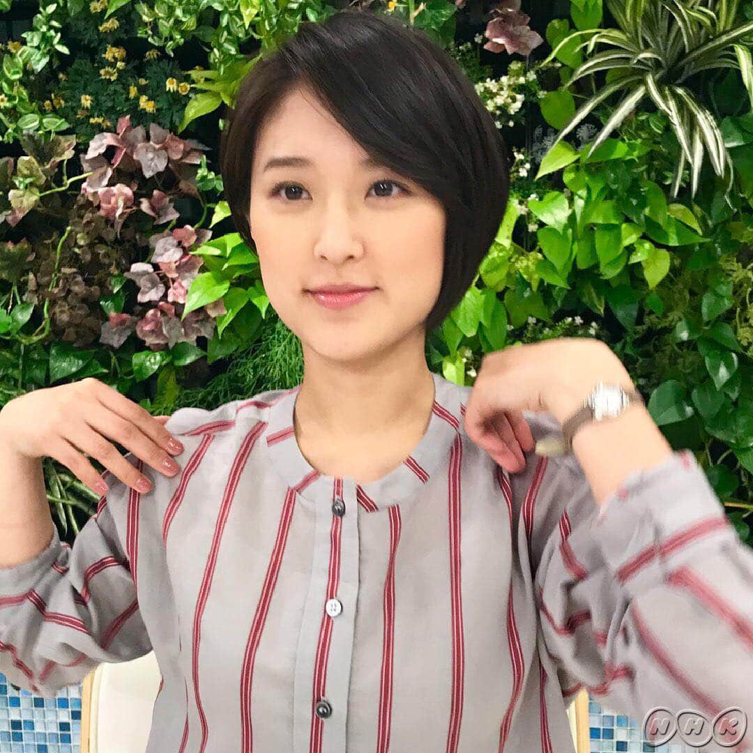 あさイチさんのインスタグラム写真 - (あさイチInstagram)「首のストレッチパート2🦒✌️﻿アナチームにやってもらったら…なぜか真顔👀﻿ ﻿ #近江友里恵 アナのストレッチ﻿ #鎖骨に手を当てて肘の先を大きく回す #前に3回後ろに3回﻿ #馬場典子 アナのストレッチ﻿ #深呼吸しながら首を回す﻿ #左右1回ずつ #1周20秒﻿ #ラストの馬場アナ #電源が切れたAIじゃありません🙅‍♀️﻿ #nhk #あさイチ #8時15分から」3月20日 13時25分 - nhk_asaichi