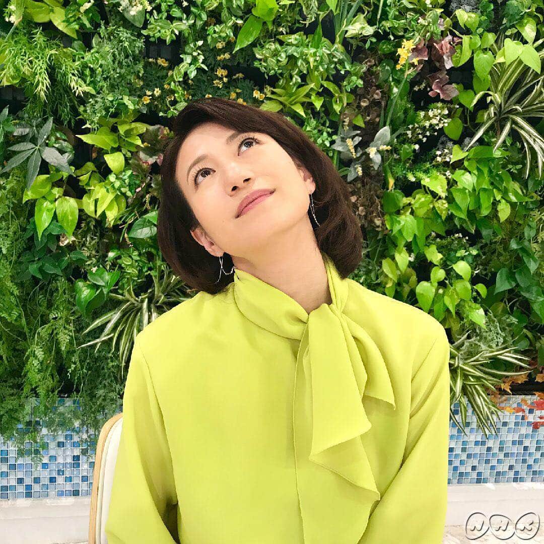 あさイチさんのインスタグラム写真 - (あさイチInstagram)「首のストレッチパート2🦒✌️﻿アナチームにやってもらったら…なぜか真顔👀﻿ ﻿ #近江友里恵 アナのストレッチ﻿ #鎖骨に手を当てて肘の先を大きく回す #前に3回後ろに3回﻿ #馬場典子 アナのストレッチ﻿ #深呼吸しながら首を回す﻿ #左右1回ずつ #1周20秒﻿ #ラストの馬場アナ #電源が切れたAIじゃありません🙅‍♀️﻿ #nhk #あさイチ #8時15分から」3月20日 13時25分 - nhk_asaichi