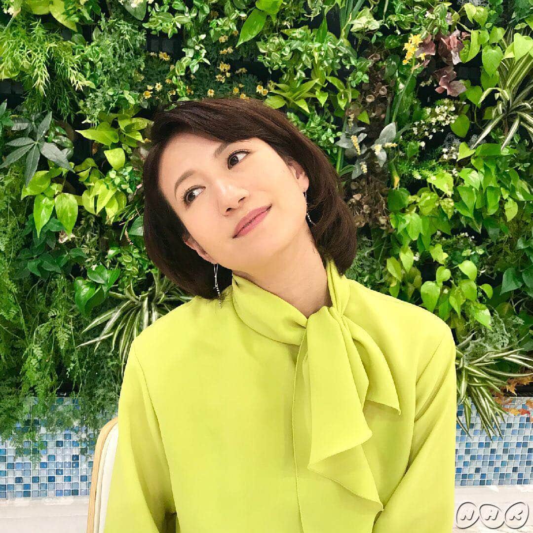 あさイチさんのインスタグラム写真 - (あさイチInstagram)「首のストレッチパート2🦒✌️﻿アナチームにやってもらったら…なぜか真顔👀﻿ ﻿ #近江友里恵 アナのストレッチ﻿ #鎖骨に手を当てて肘の先を大きく回す #前に3回後ろに3回﻿ #馬場典子 アナのストレッチ﻿ #深呼吸しながら首を回す﻿ #左右1回ずつ #1周20秒﻿ #ラストの馬場アナ #電源が切れたAIじゃありません🙅‍♀️﻿ #nhk #あさイチ #8時15分から」3月20日 13時25分 - nhk_asaichi