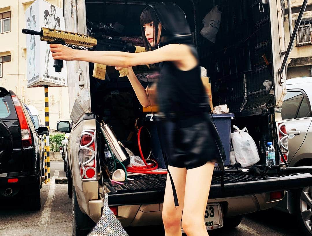 アンナ・ケイさんのインスタグラム写真 - (アンナ・ケイInstagram)「As a captain, I’ve got to take best gun!🔫💣🎬」3月20日 13時36分 - annakay_47