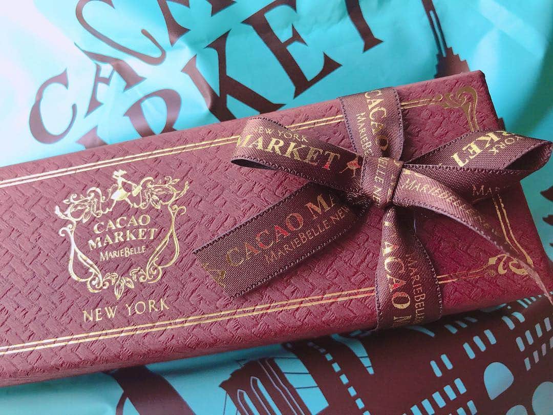 本橋優華のインスタグラム：「大好きすぎる#CACAOMARKET のブラウニー。 さすが(•͈ᴗ•͈) #chocolate#brownie#love#sweets#happy#gift」
