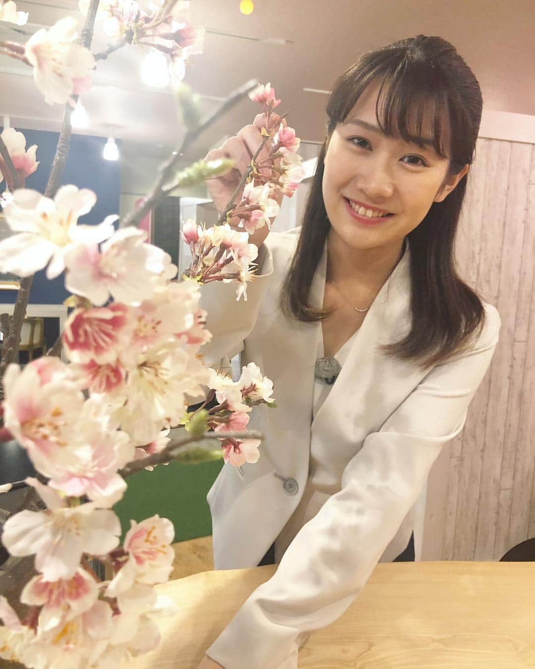 島津咲苗さんのインスタグラム写真 - (島津咲苗Instagram)「今日はお花見に関する取材でした🌸🍡 明日のドデスカではちょっと変わったお花見の楽しみ方、便利グッズなど紹介します(^^) #お花見 #花見 #さくら #桜 #sakura #🌸 #メーテレ #ドデスカ  #島津咲苗 #flower #flowers #flower_daily #flowergram #sakura🌸」3月20日 13時57分 - sanae_shimazu