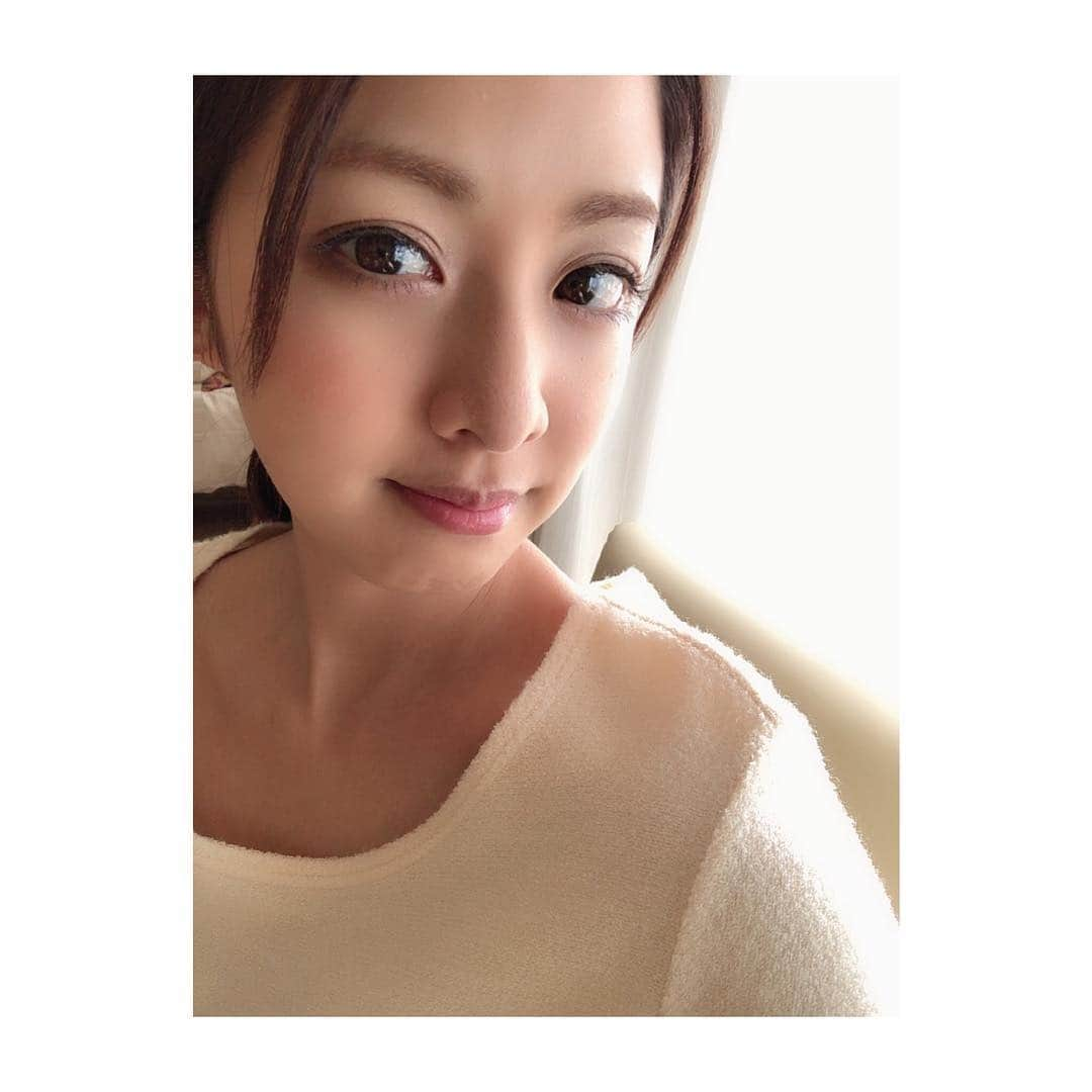 本郷杏奈さんのインスタグラム写真 - (本郷杏奈Instagram)「ハイアールの違う動画が 公開されてるので是非 チェックしてみてねん❤️ 普段しない濃いメイクだったんで 少し印象違うかも！  #ハイアール」3月20日 14時18分 - annahongou