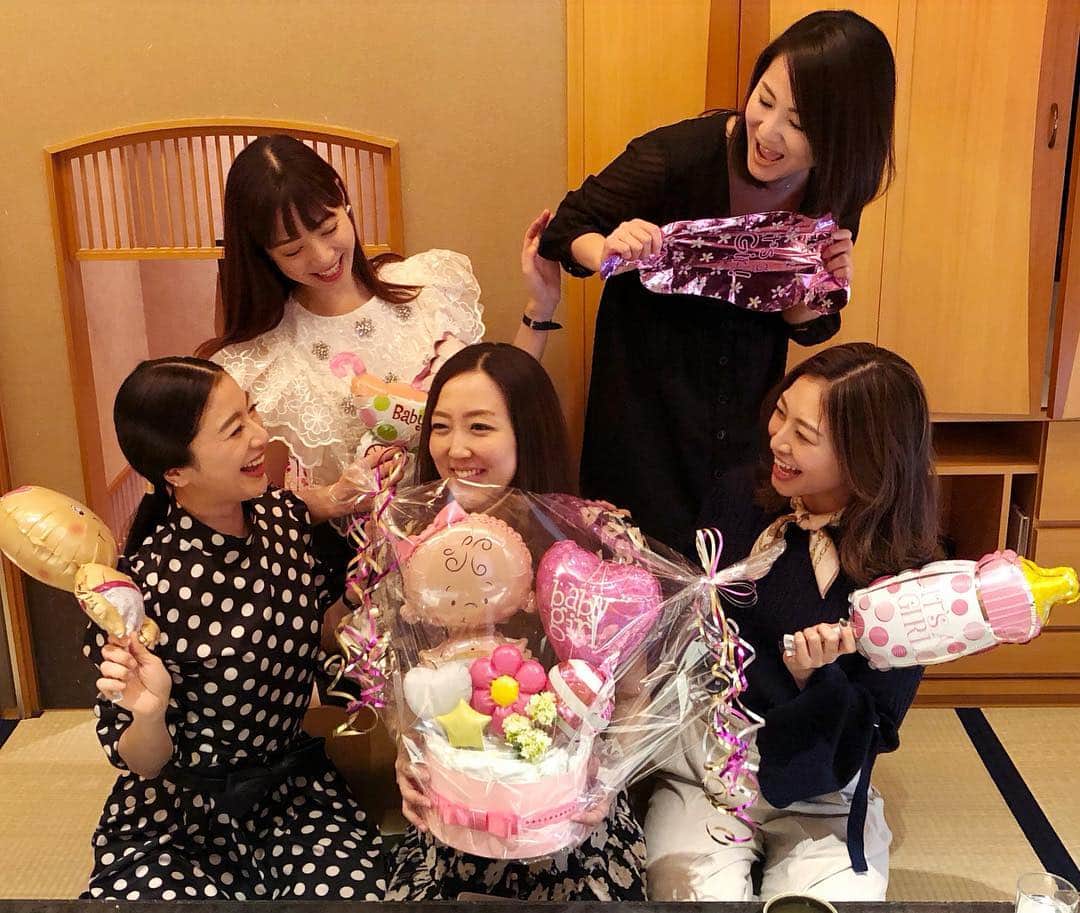 白田久子さんのインスタグラム写真 - (白田久子Instagram)「🍼アヨン Baby Shower🧁 大切なお友達のお祝い❤️ 心からお祝いできて、ずーっと喋りっぱなし、笑いっぱなし 最高の女子会でした💃🏻 #ベビーシャワー #ダイパーケーキ #次は何のお祝いかな #女子会」3月20日 14時20分 - hisako_shirata