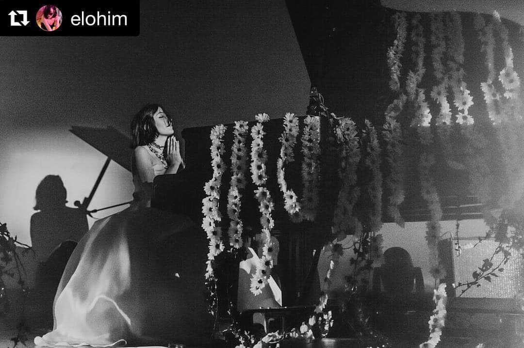 Sachiko Omoriのインスタグラム：「Haircut and makeup for beautiful Elohim 🙏🏻🌸#Repost @elohim with @get_repost ・・・ three perfect nights spent in the cemetery . every night was uniquely different but equally as full of love. thank you so much for those of you that traveled near and far to be at these reimagined shows. so much gratitude to the string players and my entire team for bringing dreams to life. I cherish all of you with all of my heart. I hope we get to do that again. I love you since forever for forever. Tickets are still available for New York’s reimagined show on 3/30.」