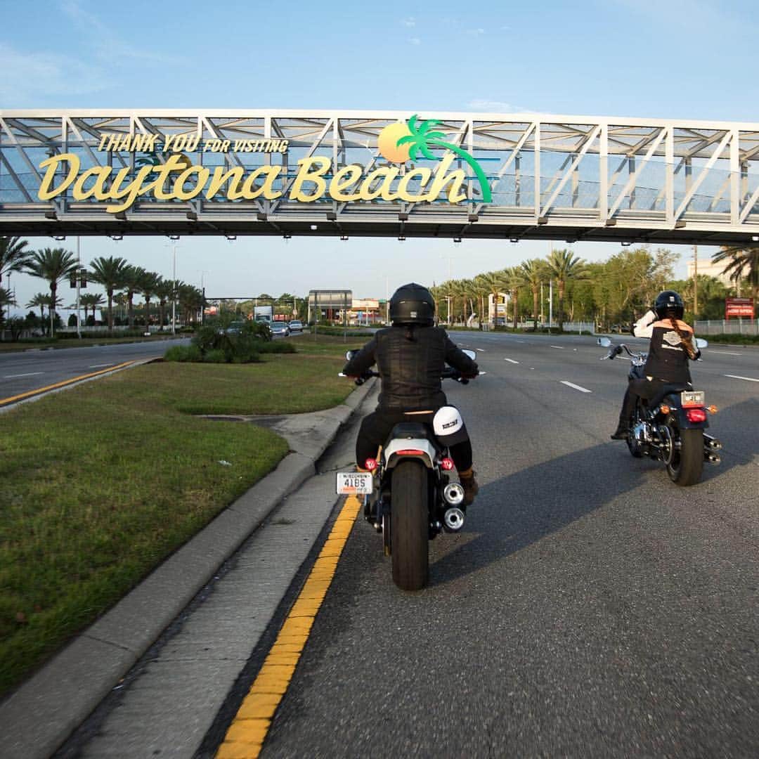 Harley-Davidsonさんのインスタグラム写真 - (Harley-DavidsonInstagram)「More coastal cruisin’ from last week's #DaytonaBikeWeek. 🏄‍♀️🏄🌊 #HarleyDavidson #FindYourFreedom」3月20日 5時33分 - harleydavidson