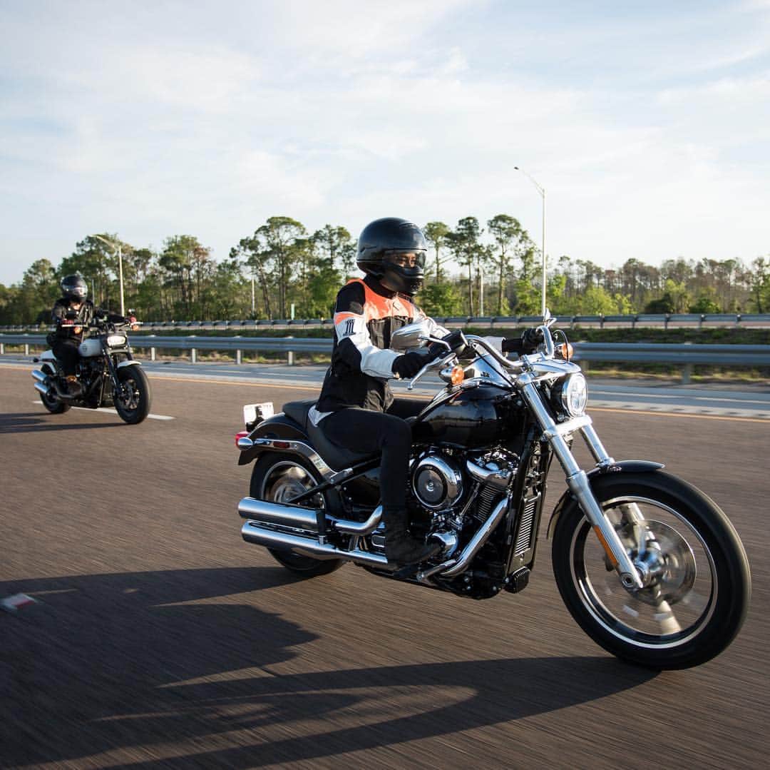 Harley-Davidsonさんのインスタグラム写真 - (Harley-DavidsonInstagram)「More coastal cruisin’ from last week's #DaytonaBikeWeek. 🏄‍♀️🏄🌊 #HarleyDavidson #FindYourFreedom」3月20日 5時33分 - harleydavidson