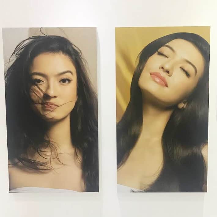 ラライン・シャーのインスタグラム：「Pantene Perfect ON Art Experience exhibition di Pacific Place! This is me before and after meditation 😛  #dadahawutawutan #pantene」