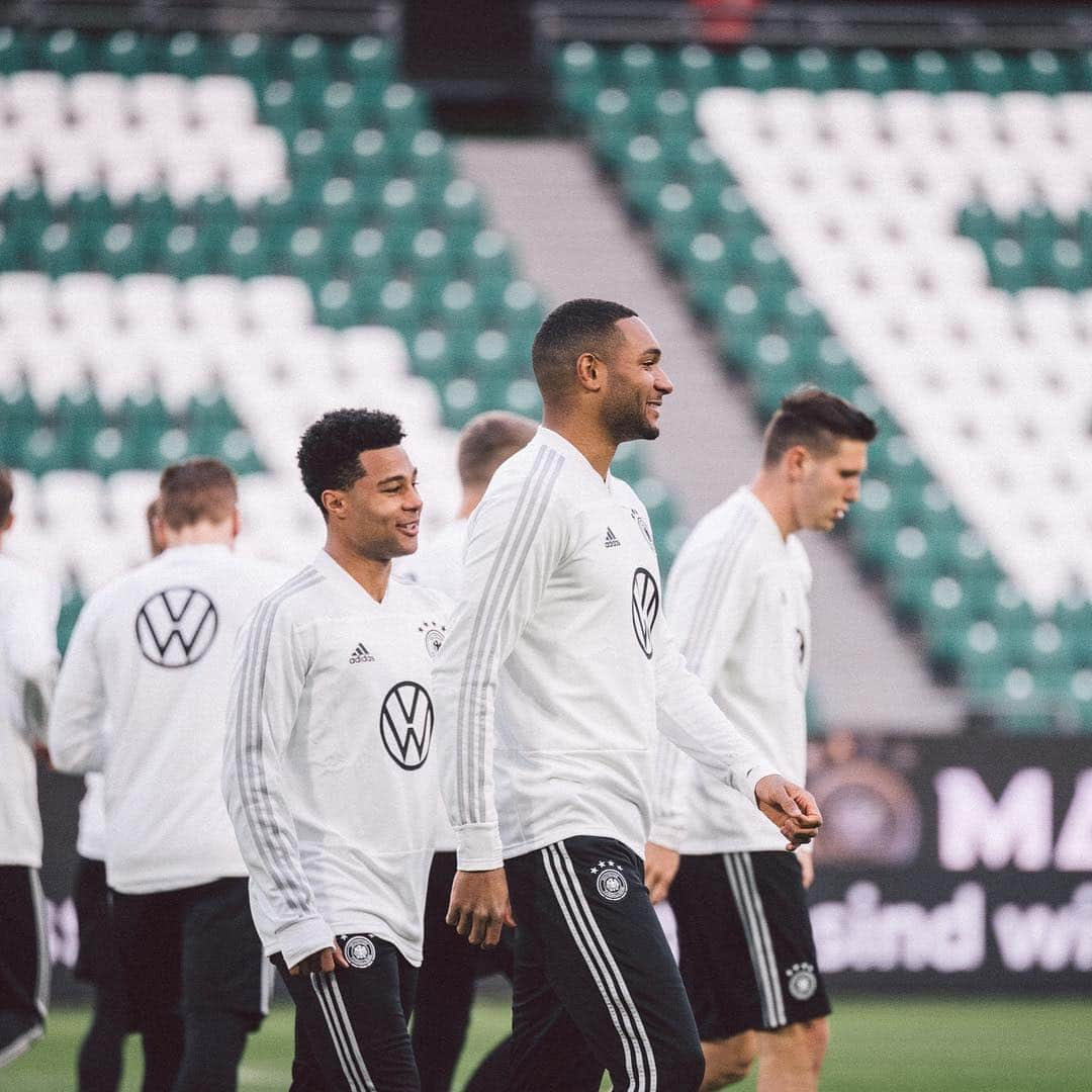 セルジュ・ニャブリさんのインスタグラム写真 - (セルジュ・ニャブリInstagram)「Back with the boys @dfb_team」3月20日 5時50分 - sergegnabry