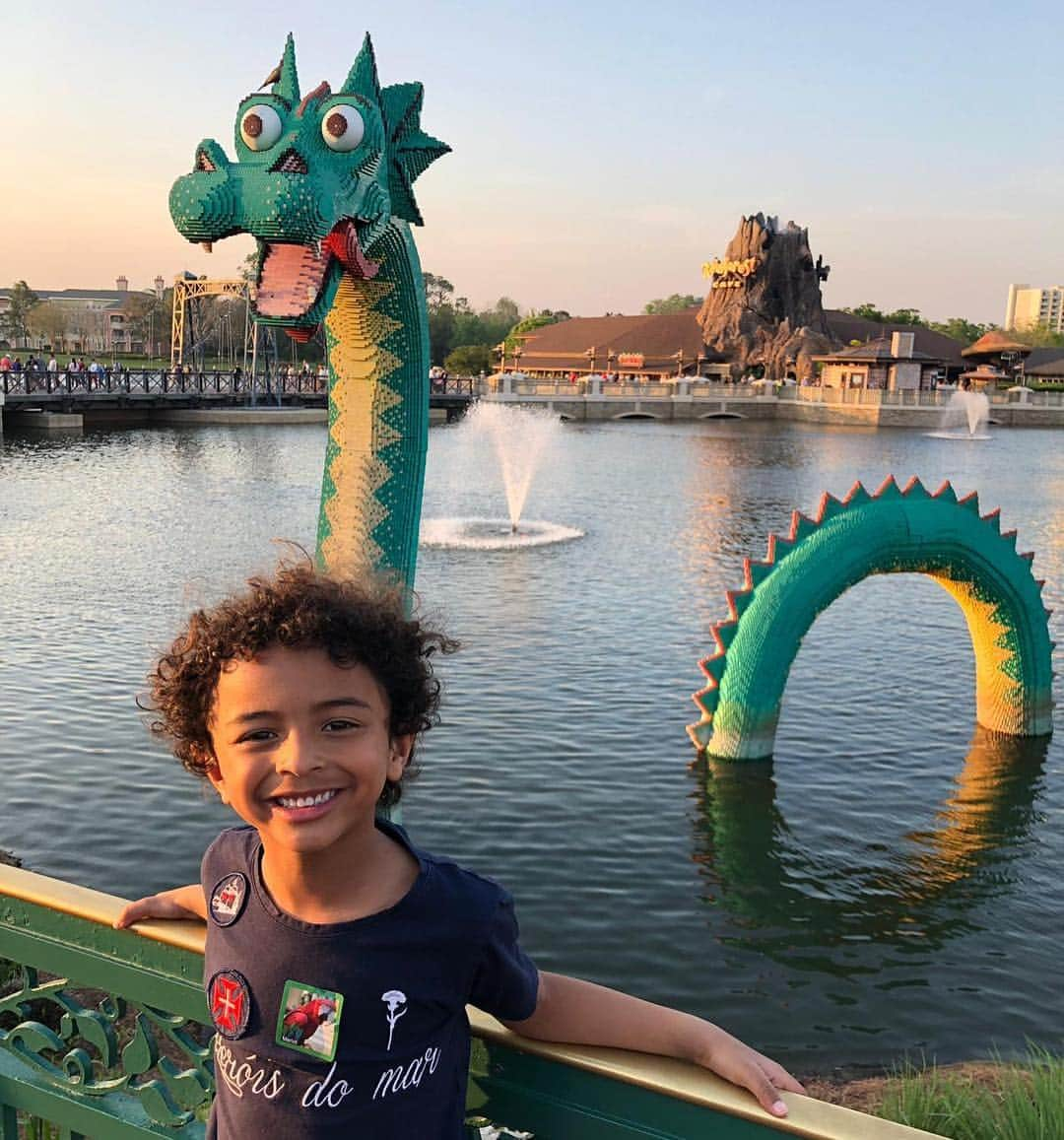 ナニさんのインスタグラム写真 - (ナニInstagram)「Today was the first time we celebrated the Portuguese father’s day in the States! Great to have him and the family together in Orlando. Plenty of things to do together! Hoje festejámos o dia do Pai juntos nos Estados Unidos. 😍👪🇺🇸 #diadopai #fathersday #family #together」3月20日 6時01分 - luisnani