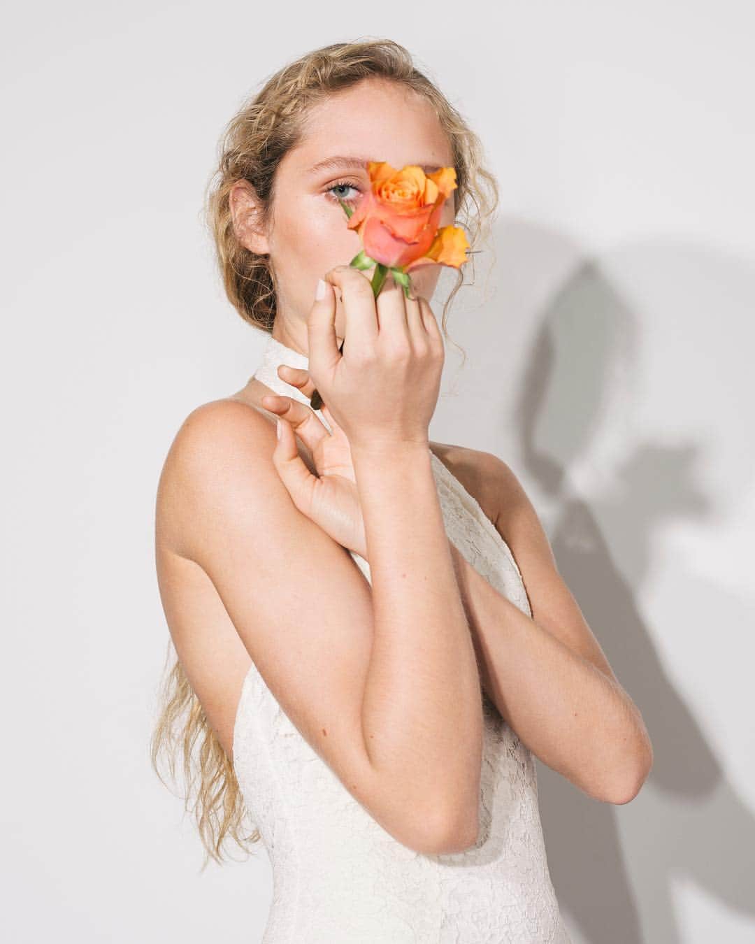ステラ・マッカートニーさんのインスタグラム写真 - (ステラ・マッカートニーInstagram)「The Magnolia gown from the "Made With Love" collection is a beautifully simple take on traditional bridal for the modern woman. ⁣ ⁣ Contact your local store or visit our website to arrange a fitting.⁣ ⁣ #StellaMcCartney #StellasWorld #StellaBridal #MadeWithLove」3月20日 6時08分 - stellamccartney