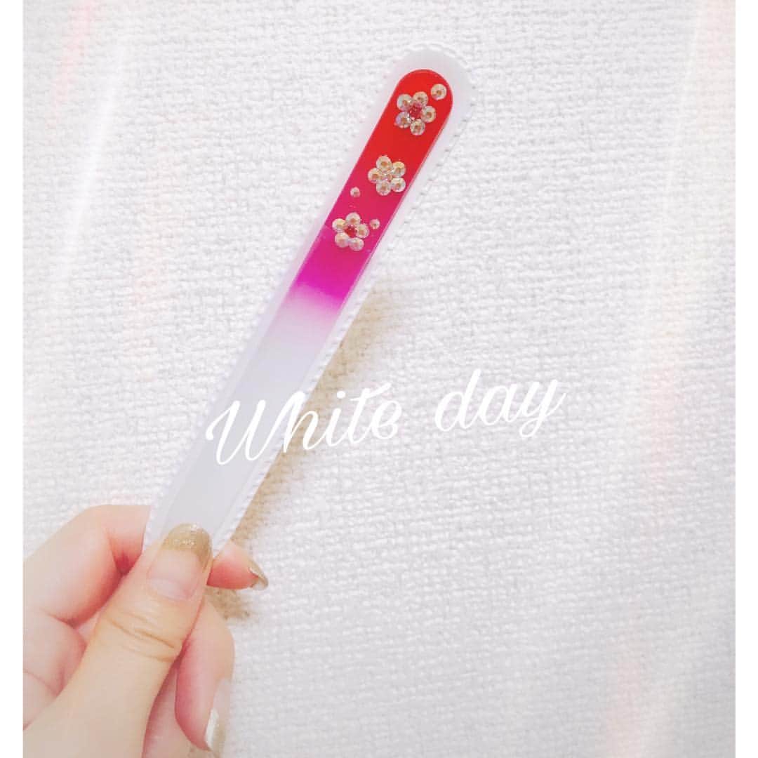 のインスタグラム：「White day♡  横浜硝子 Nail file｡:ஐ⋆* 綺麗でかわいい❁꒡̈⃝ #whiteday #横浜硝子 #ガラス爪やすり #yokohamaglass #赤レンガ倉庫 #nailfile #横浜赤レンガ倉庫」