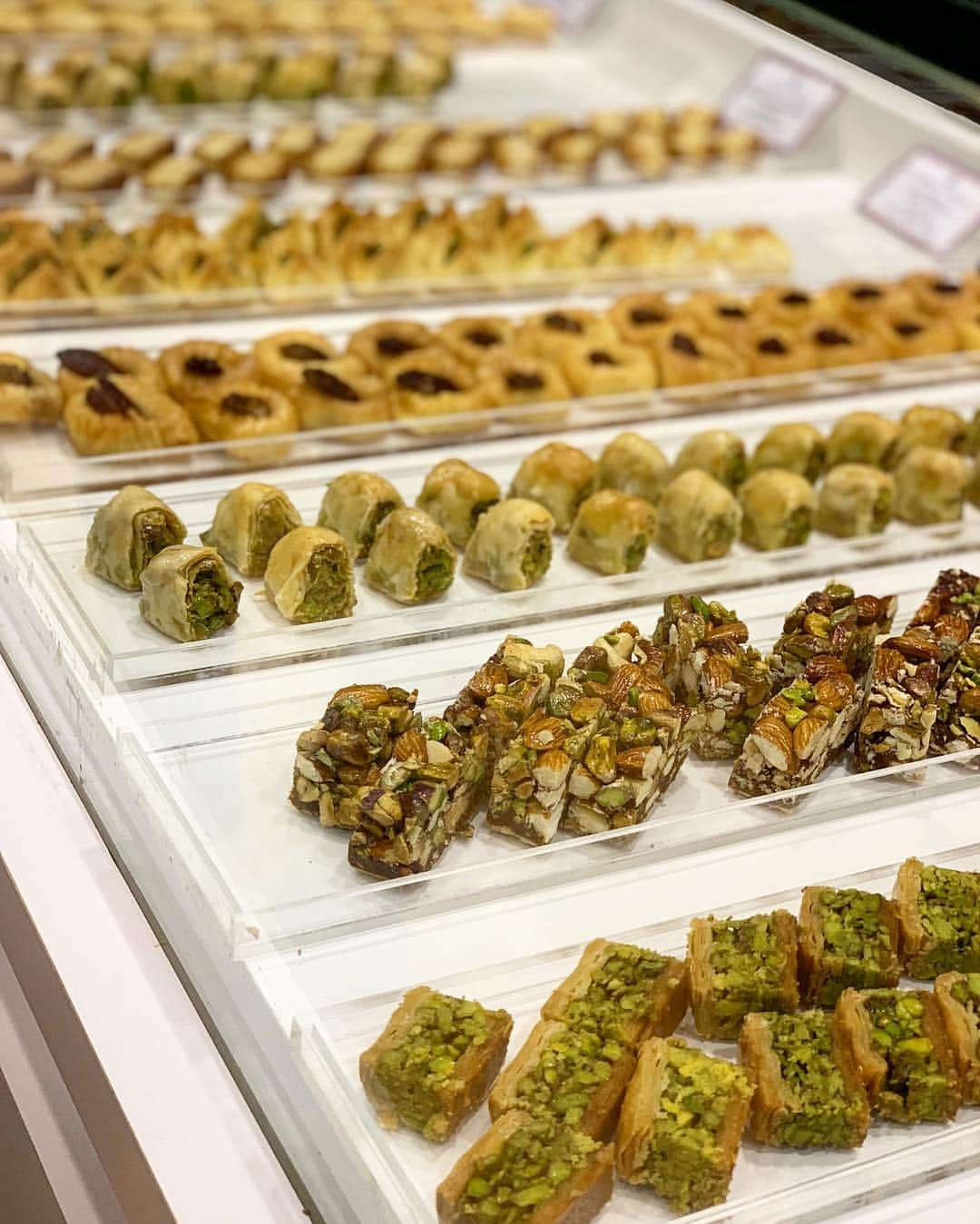 DOMINIQUE ANSEL BAKERYさんのインスタグラム写真 - (DOMINIQUE ANSEL BAKERYInstagram)「Beautiful Arabic sweets! 😍 Does anyone have a favorite kind?」3月20日 6時19分 - dominiqueansel