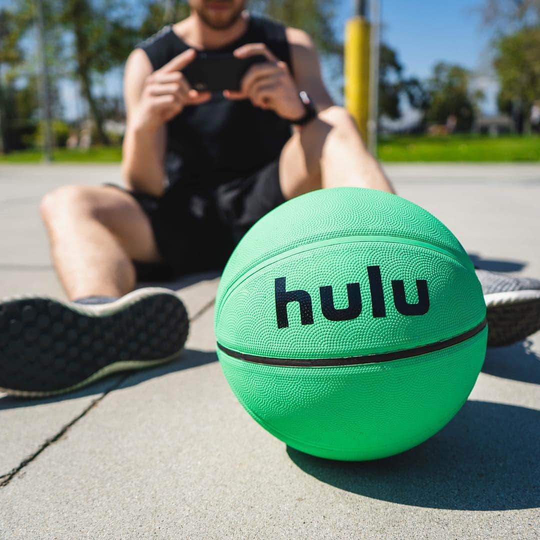 Hulu Home of Emmy-winningさんのインスタグラム写真 - (Hulu Home of Emmy-winningInstagram)「Every court has a story. 🏀 What team will you be rooting for throughout #MarchMadness?」3月20日 6時43分 - hulu