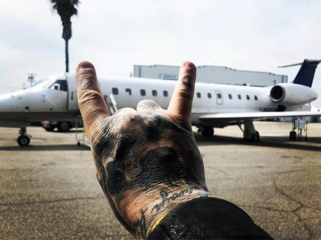 DJアシュバさんのインスタグラム写真 - (DJアシュバInstagram)「Home bound. 🤘🏼」3月20日 6時45分 - ashba