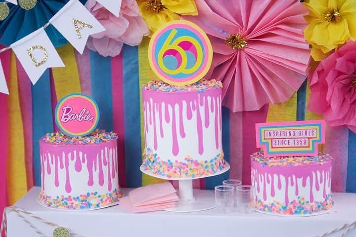 バービーさんのインスタグラム写真 - (バービーInstagram)「Birthday cake, #Fashionistas, balloons and more! Thank you to our friends, @MyFroggyStuff for throwing an amazing #Barbie60 celebration! 🎂🎈🎉」3月20日 6時50分 - barbie