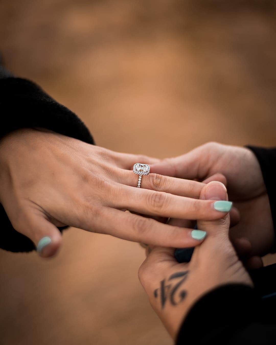 Tianna Gregoryさんのインスタグラム写真 - (Tianna GregoryInstagram)「I said yes💍💍Thank you for falling into the right place at the right time so I got the honor of meeting you! Thank you for promising to love me forever. I’ll never stop thanking you and God for giving me the best love I could ever ask for! All that you are is all that I’ll ever need. #Fiance #Forevermine ❤️❤️ 📸 @_csimon_」3月20日 6時55分 - tiannag