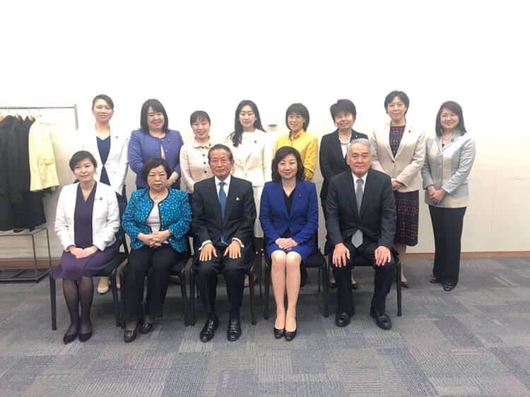 野田聖子さんのインスタグラム写真 - (野田聖子Instagram)「日本の女性議員の多くは身近な社会の課題について、女性の視点から政策を変え日本社会を変化させて いく上で大きな役割を果たしています。 あわせて国際的・地球的課題についても国際社会で積極的に発言出来る力を養うことを目的とした、「女性政治家エンパワメント研究会」が、公益財団法人 日本国際交流センター主催  のもと開催されました。  #野田聖子 #女性議員」3月20日 7時04分 - seiko.noda