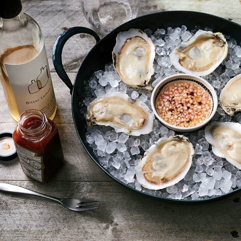 Food & Wineさんのインスタグラム写真 - (Food & WineInstagram)「Our March issue is dedicated to 31 makers who have mastered their craft, are engaging with their communities and are working to create an even more delicious future. @spikegjerde serves iced oysters with bitter lemon vinegar from @keepwellvinegar, one of the many makers he works with. Tap the link in our bio for his oyster method, and check him out (along with other makers making their communities a better place) in our stories! 📷: @gregdupree」3月20日 7時09分 - foodandwine