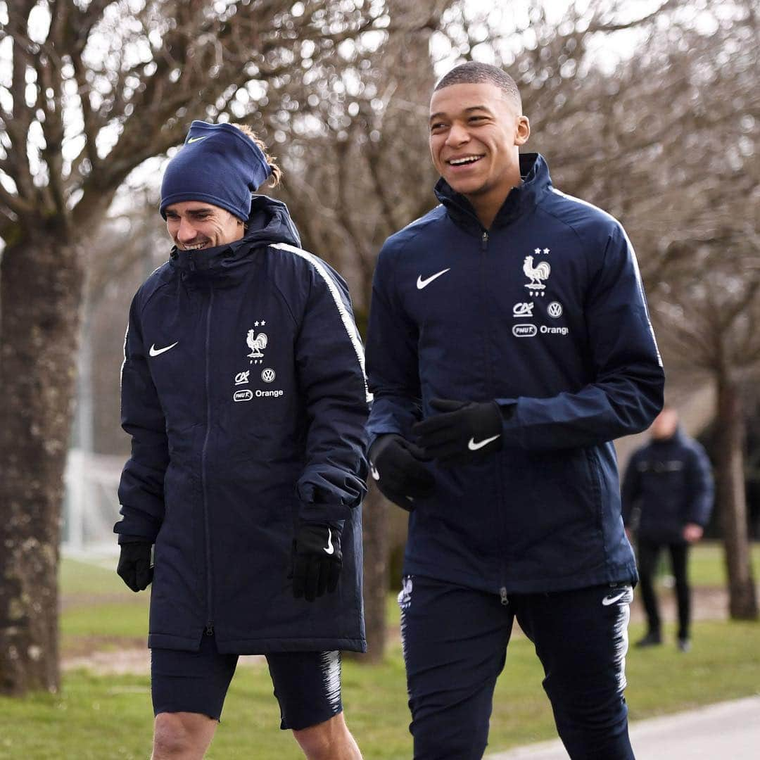 FIFAワールドカップさんのインスタグラム写真 - (FIFAワールドカップInstagram)「Good to be back 😄  Which teams are you most excited to watch over the international break? 🇫🇷🇭🇷🇧🇪🏴󠁧󠁢󠁥󠁮󠁧󠁿」3月20日 7時10分 - fifaworldcup