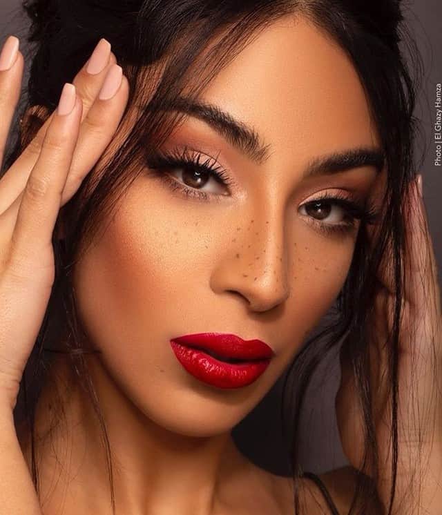 Makeup Addiction Cosmeticsさんのインスタグラム写真 - (Makeup Addiction CosmeticsInstagram)「Classic Neutral eyes and Red lips by @mariahnadim⁣ #makeupaddictioncosmetics #makeupaddiction #melformakeup #hypnaughtymakeup #wakeupandmakeup #makeupartist #dollgoals #flawlesssdolls⁣」3月20日 7時20分 - makeupaddictioncosmetics