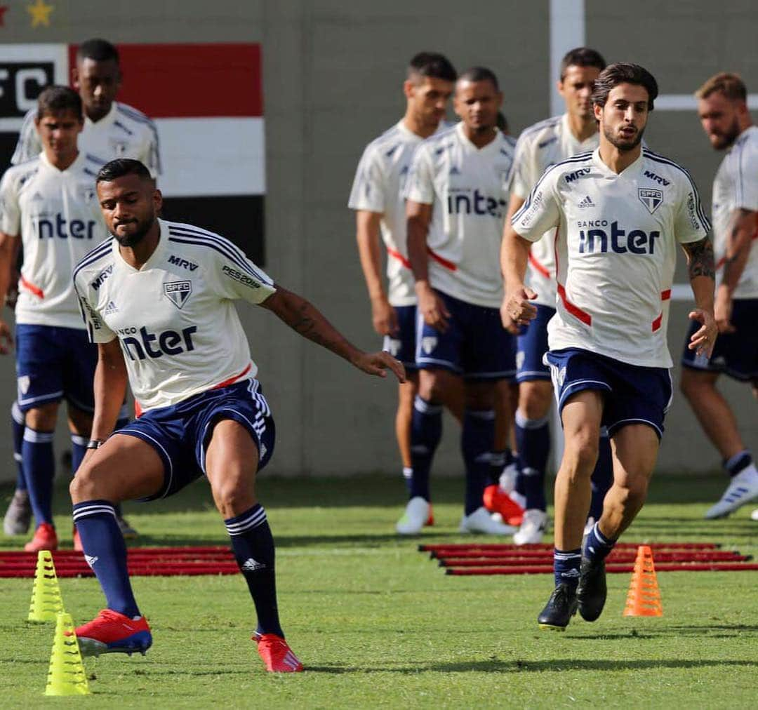 São Paulo FCさんのインスタグラム写真 - (São Paulo FCInstagram)「Preparação e concentração para o duelo com o São Caetano, que acontece nesta quarta-feira (20), às 21h30, no Anacleto Campanella. É a rodada final da primeira fase do Paulistão! #VamosSãoPaulo 🇾🇪 ‪⠀⠀⠀⠀⠀⠀⠀⠀⠀‬ 📸 Rubens Chiri / saopaulofc.net」3月20日 7時24分 - saopaulofc